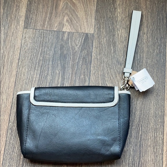 Coach clutch/wristlet, new with tags - Picture 2 of 3